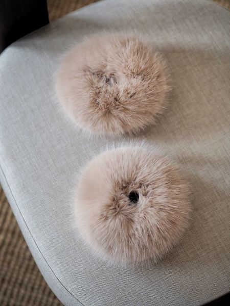 Hovedbilde Fuskepels mansjetter beige