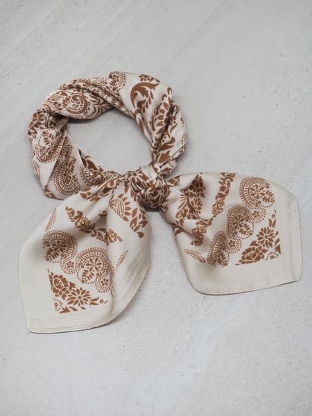 Hovedbilde Satengskjerf krem og rustikk