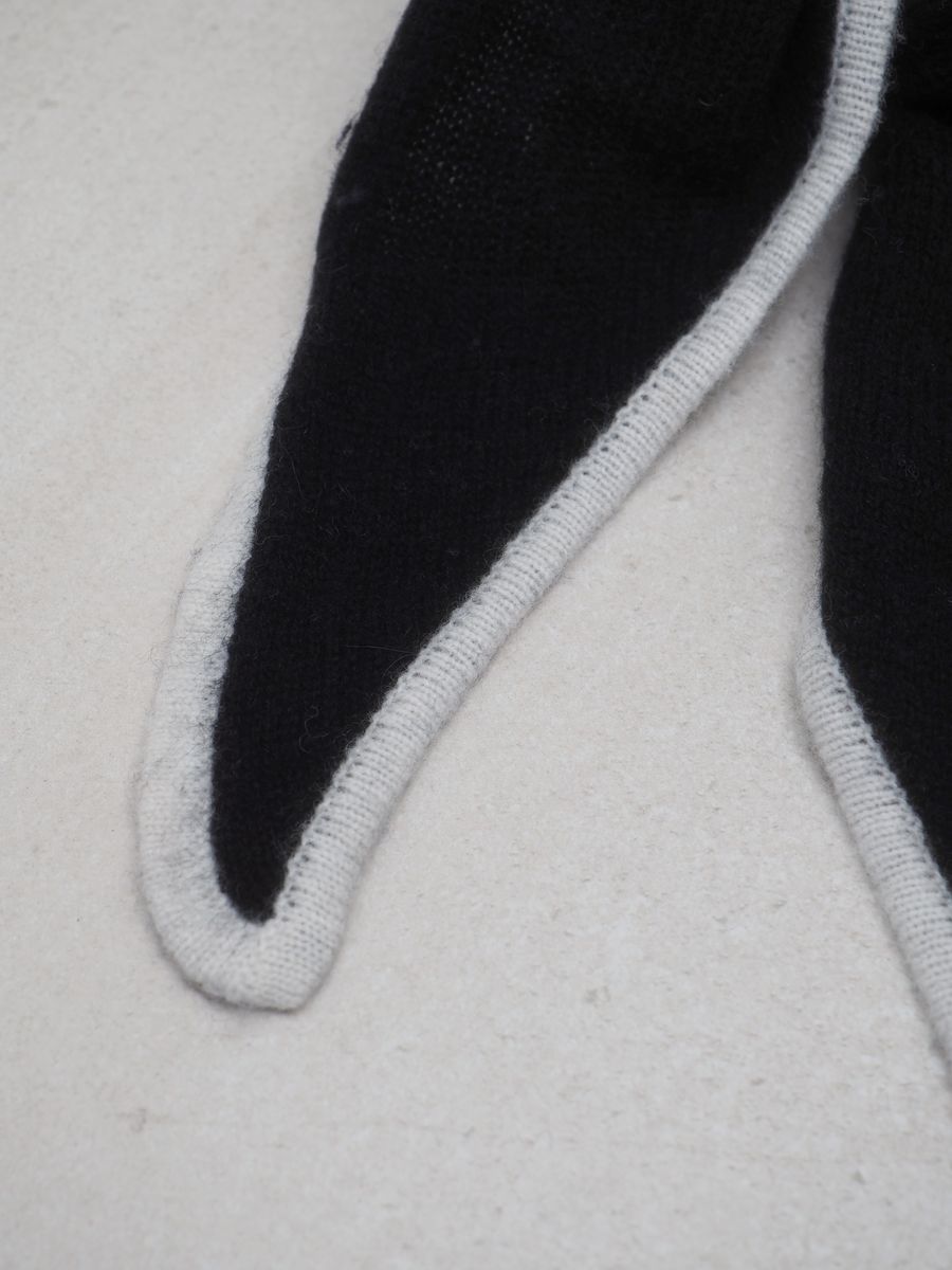 Trekantskjerf to-farget ullskjerf svart og off-white