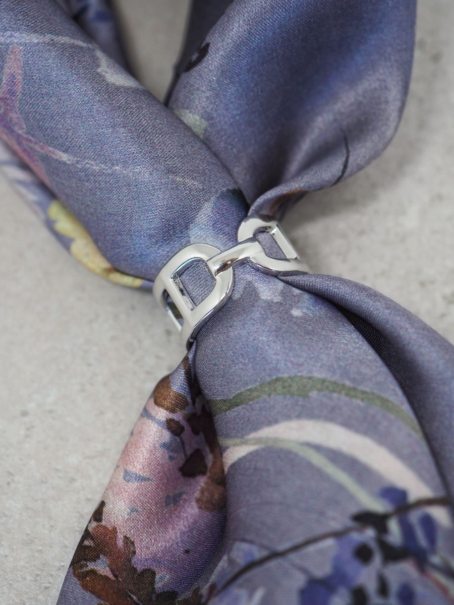 Skjerfnål sølvfarget