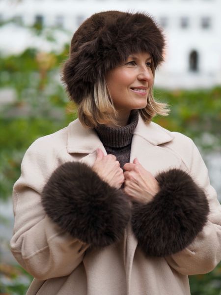 Hovedbilde Fuskepels mansjetter brun