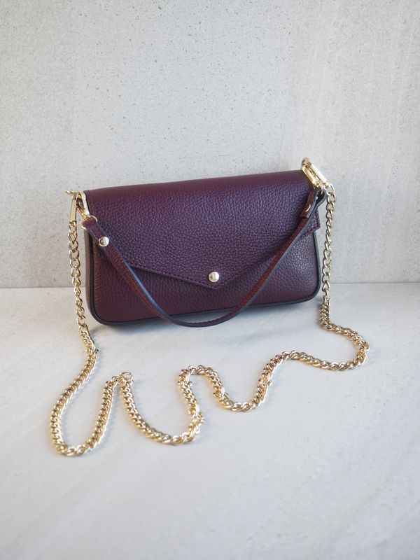 Konvolutt skinnclutch bordeaux