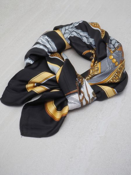 Hovedbilde Stort skjerf i silkeblanding svart og brun