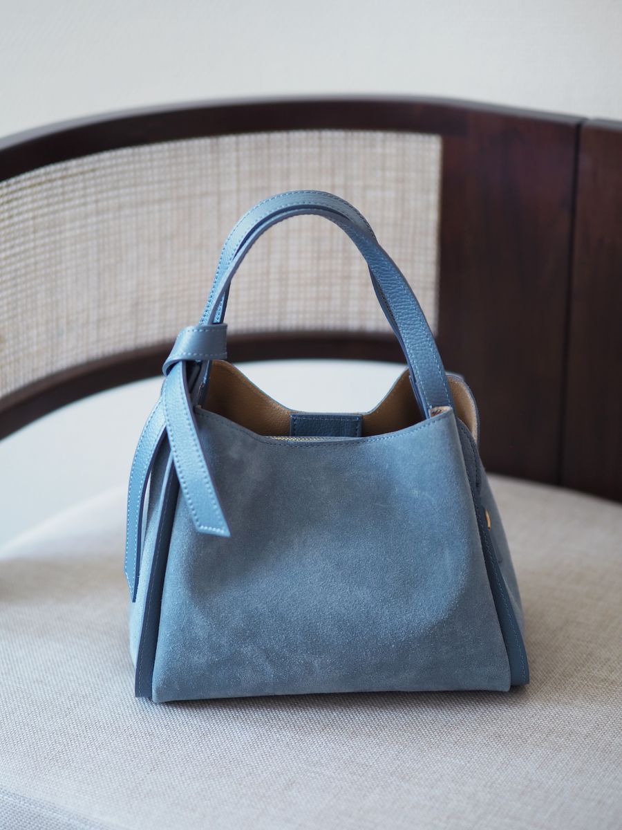 Semsket skinnveske lyseblå