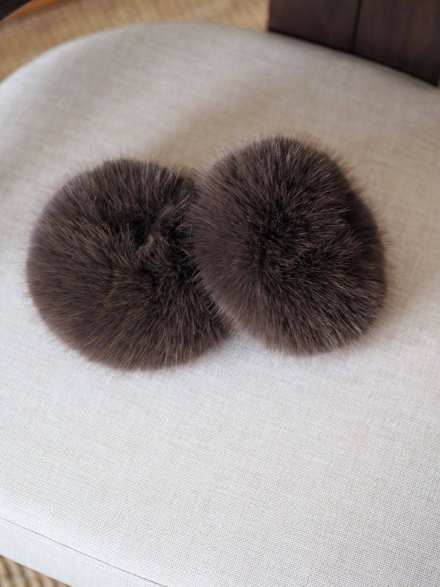 Fuskepels mansjetter brun