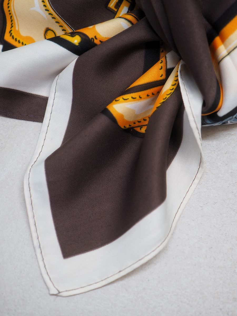 Stort skjerf i silkeblanding mørkebrun og off-white