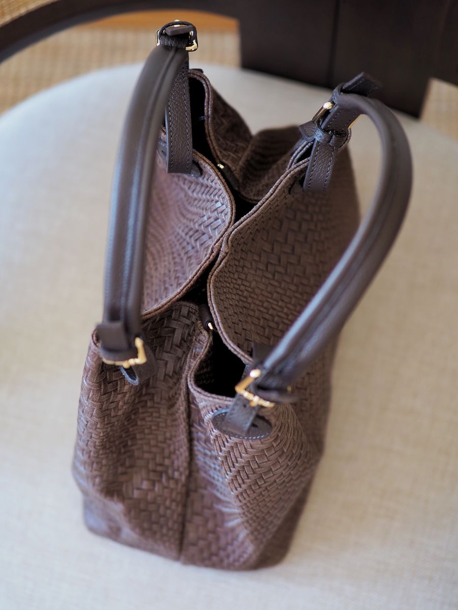 Stor flettet skinnveske brun