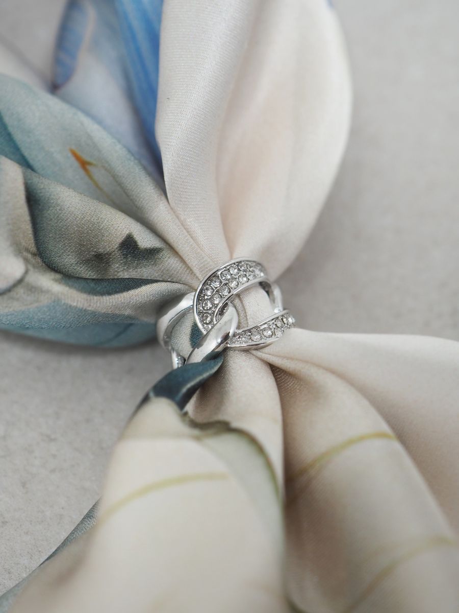 Skjerfnål oval sølvfarget