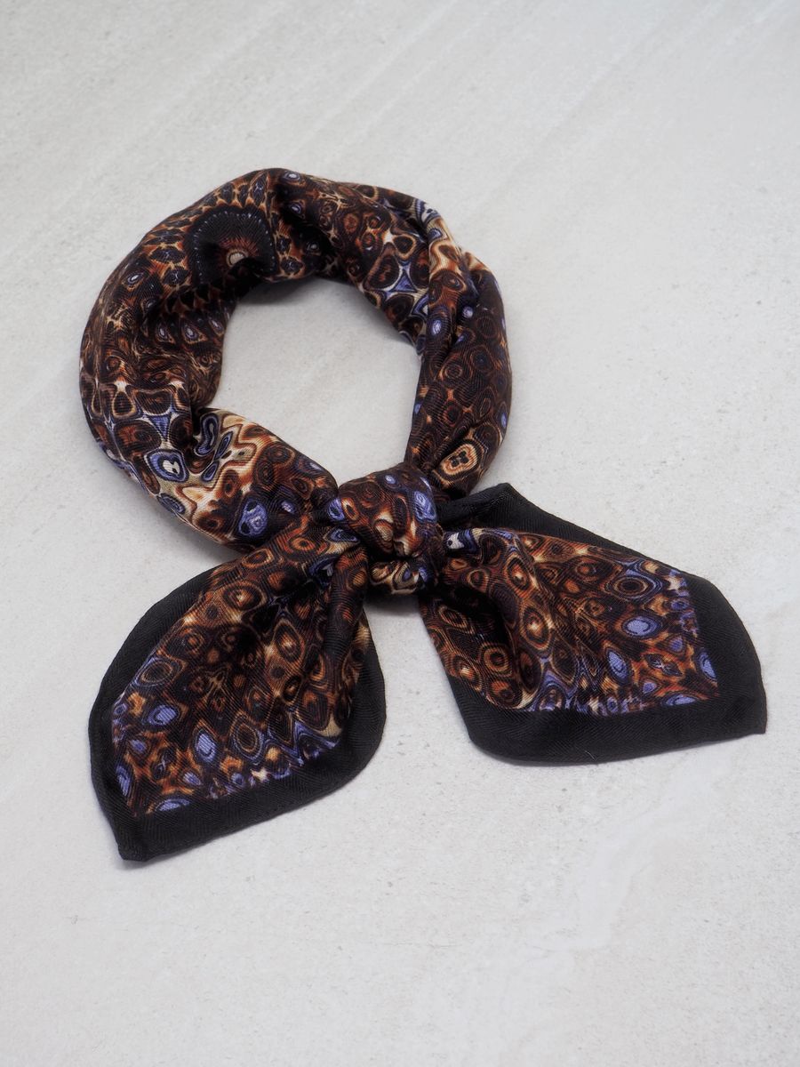 Lunt skjerf i mørkebrun og lilla