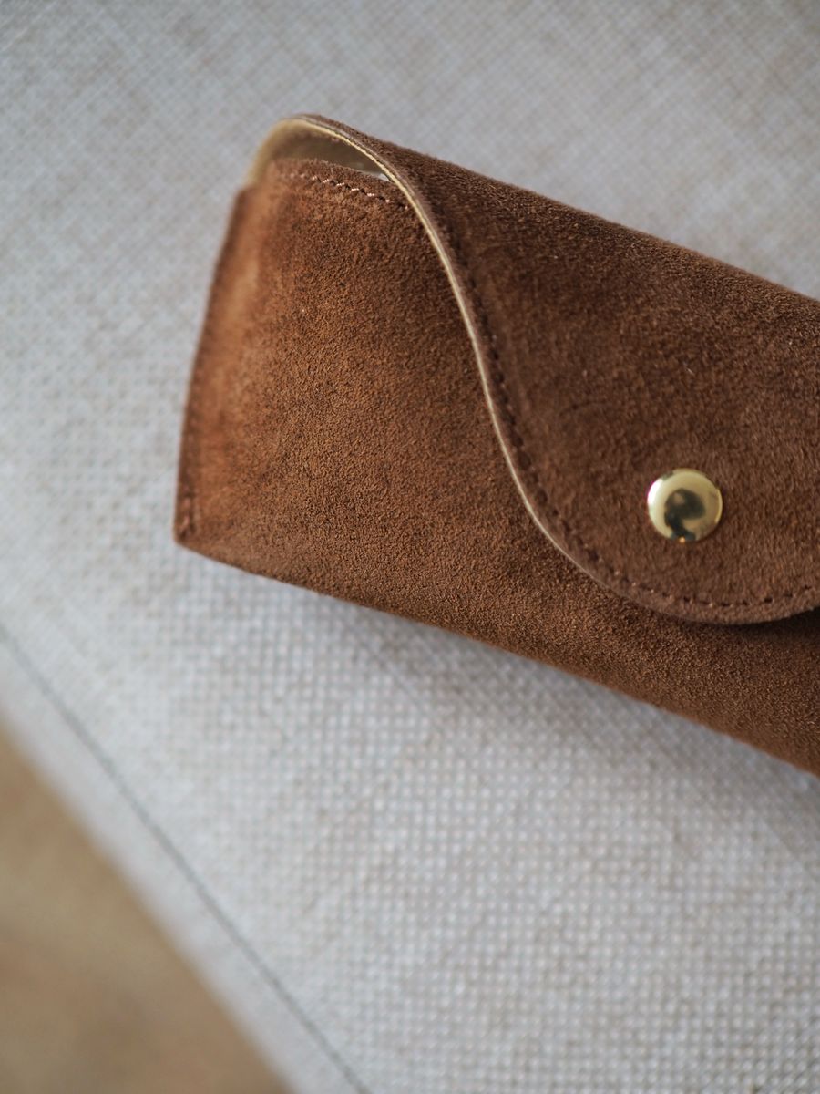 Brilleetui semsket skinn camel