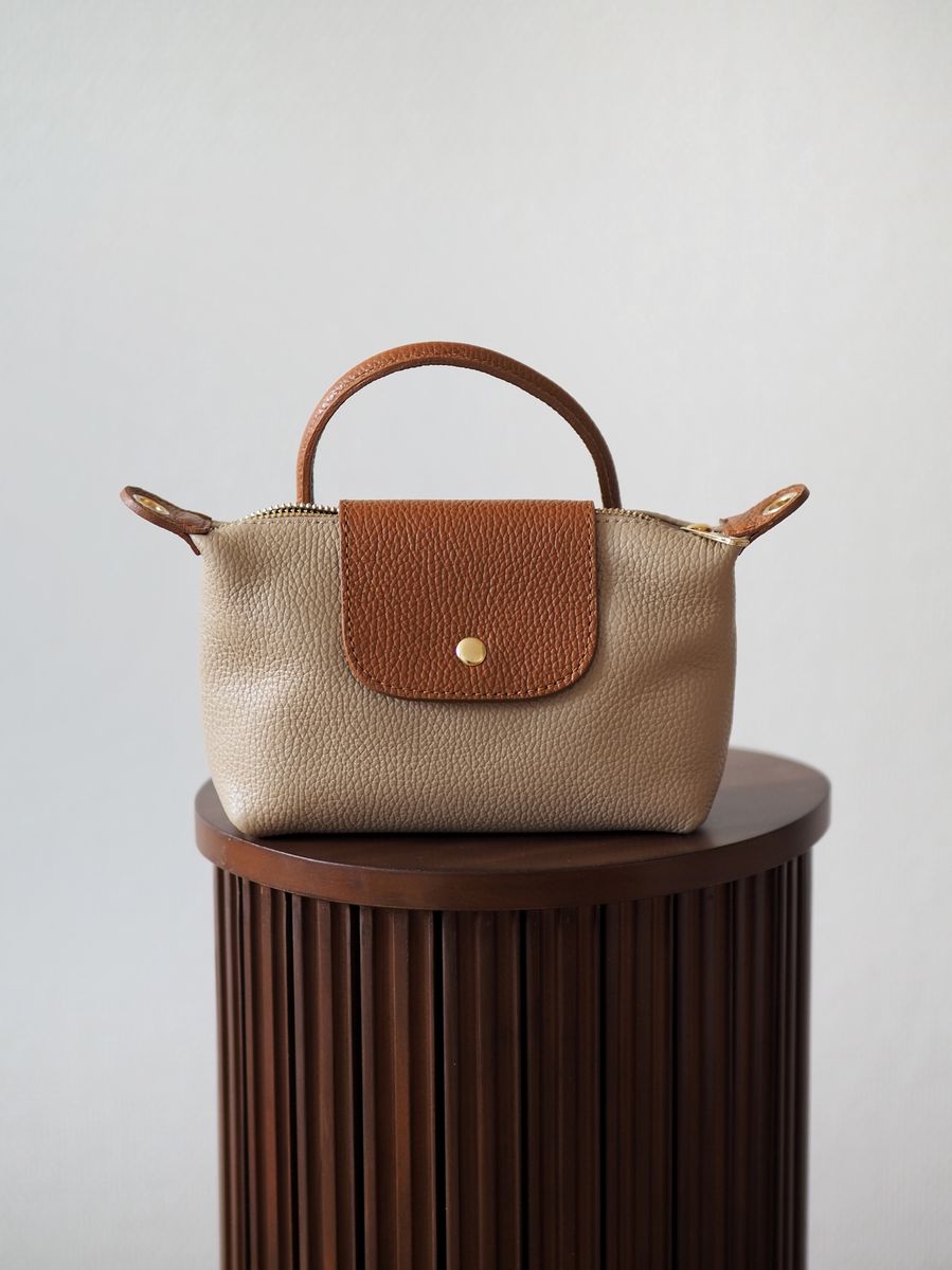 Liten skinnveske beige og cognac