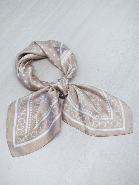 Hovedbilde Satengskjerf beige og hvit