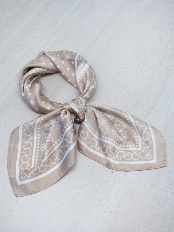 Satengskjerf beige og hvit
