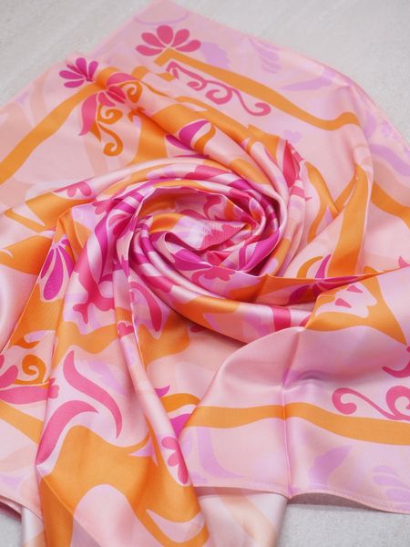 Hovedbilde Silkeskjerf 7DAYS stort rosa og oransje 