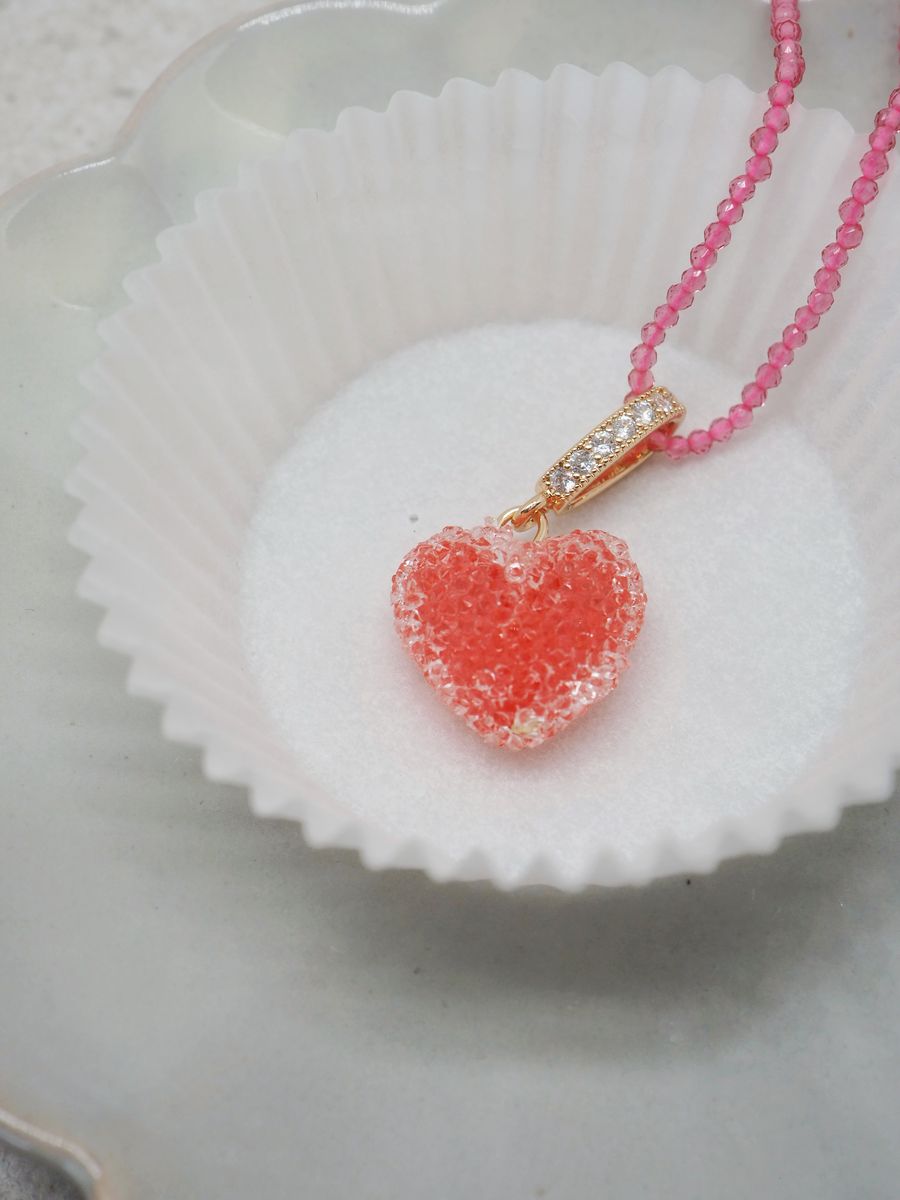 Kjede av glassperler candy hjerte rosa