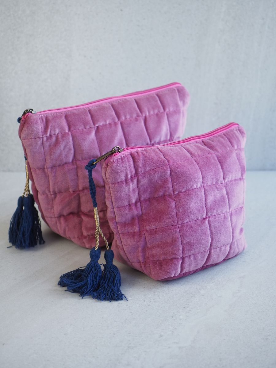 Vattert sminkepung i velur medium rosa