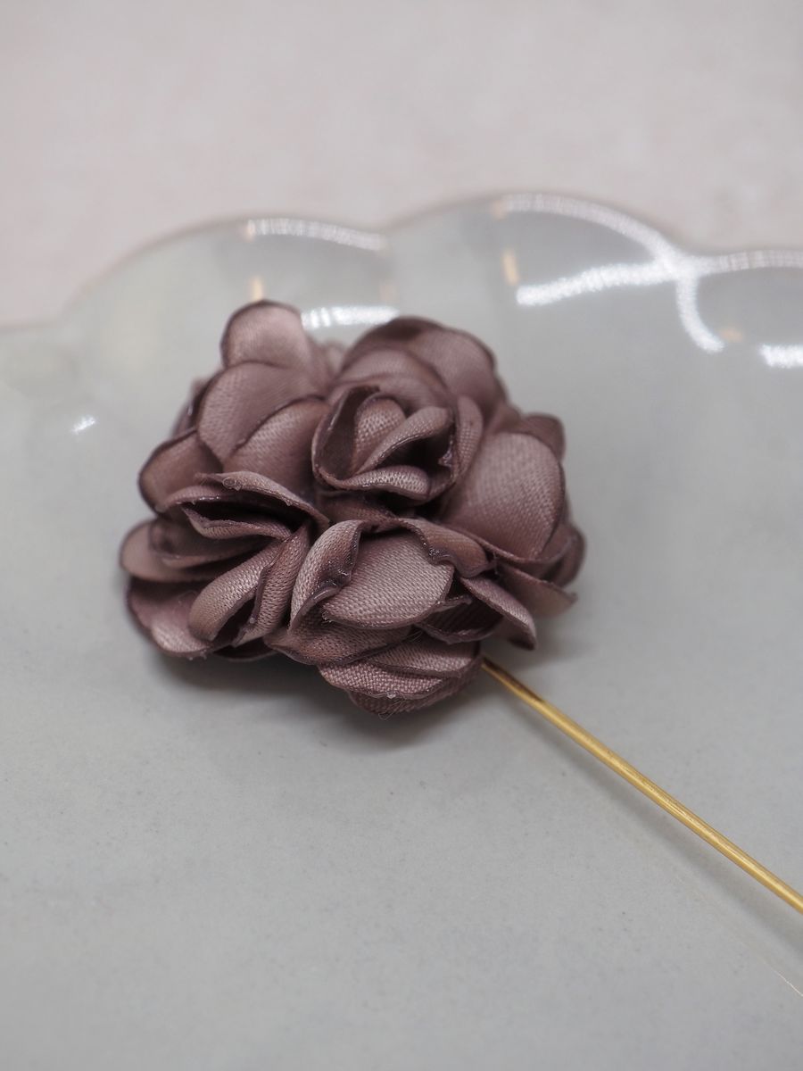 Rose pin brun