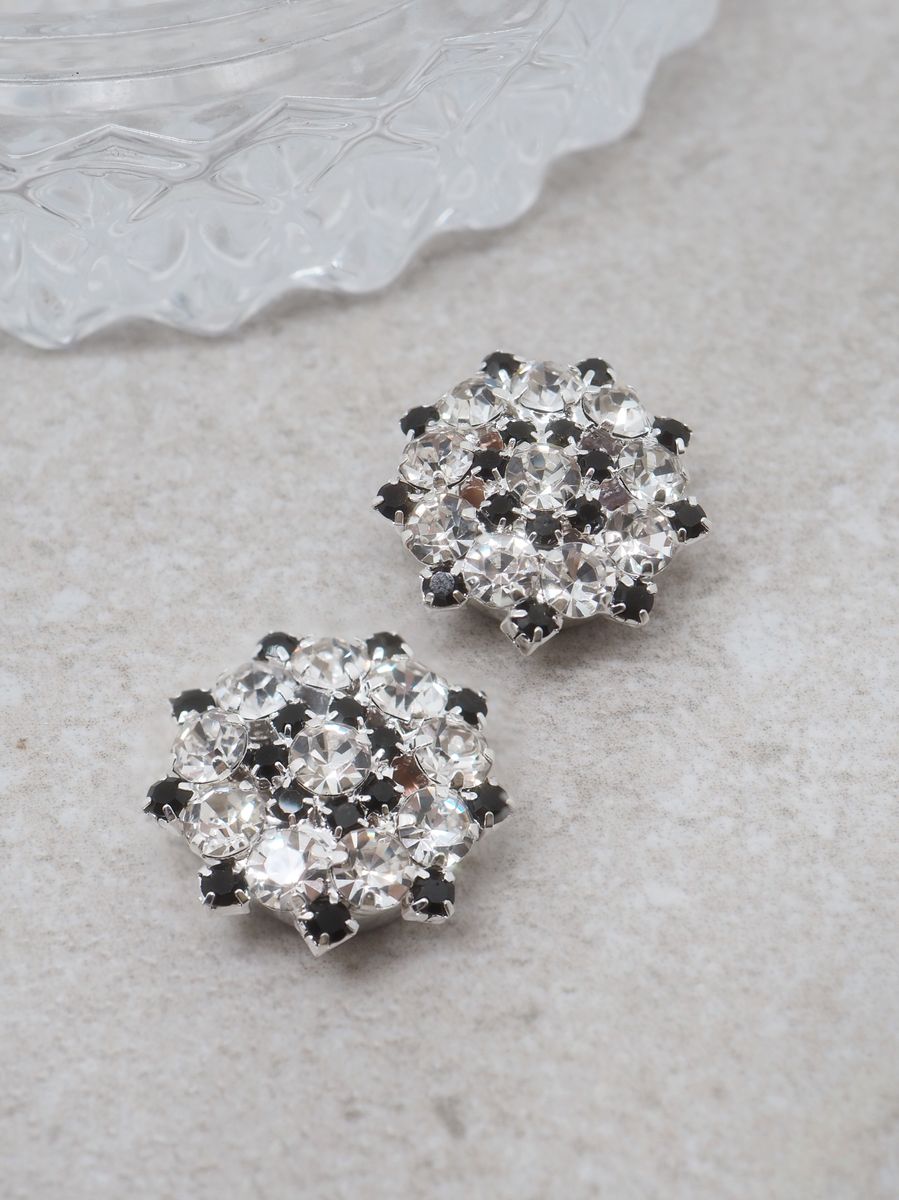 Knappepynt 2stk. sølvfarget blanke og svarte glassteiner