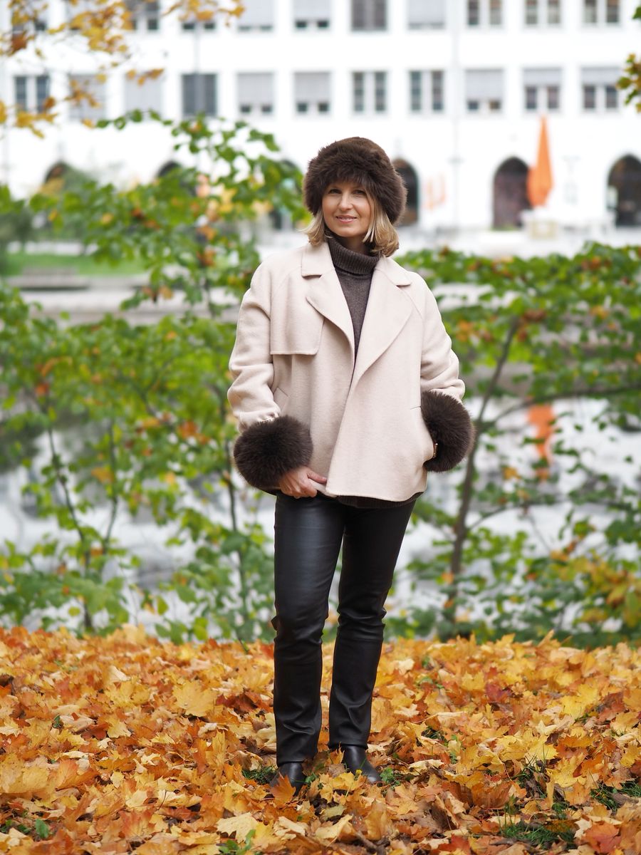 Fuskepels mansjetter brun