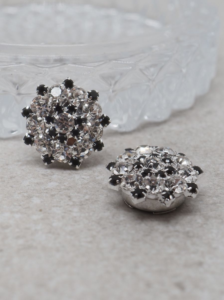 Knappepynt 2stk. sølvfarget blanke og svarte glassteiner