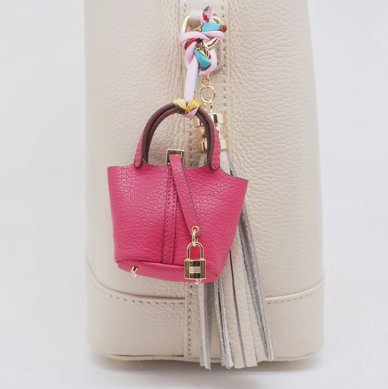 Veskepynt bag fuksia 