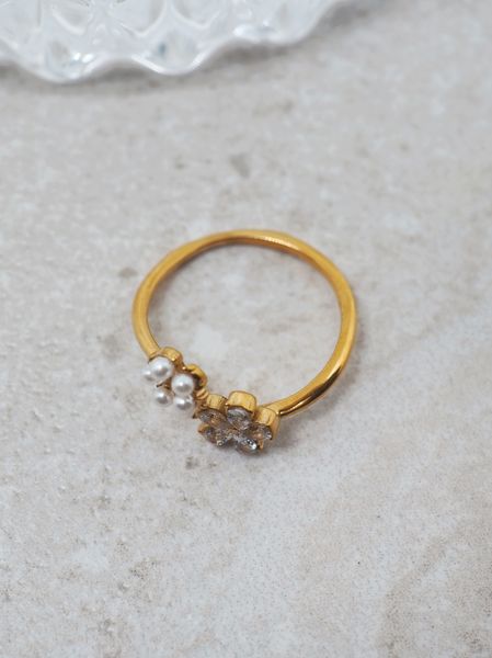 Hovedbilde 7DAYS ring  med blomster stål gullfarget