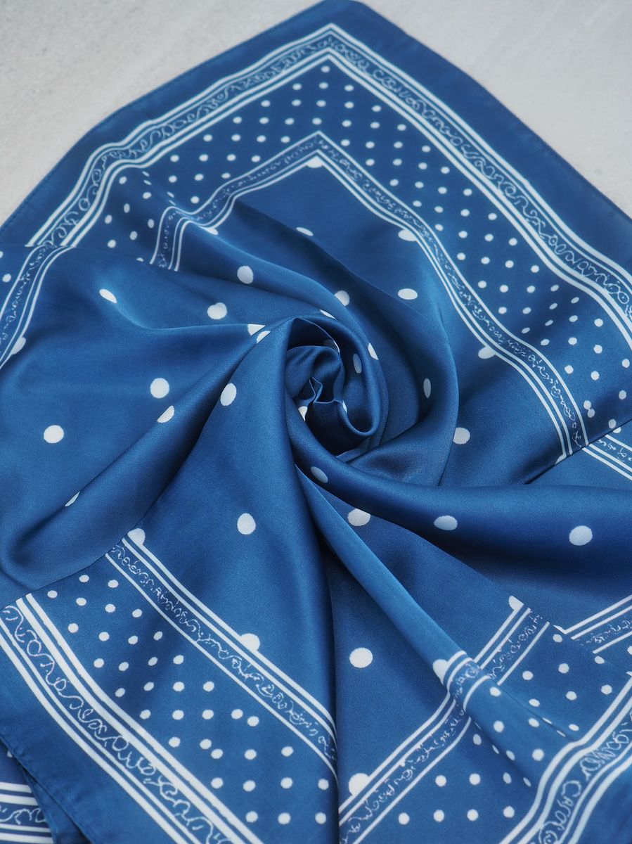 Satengskjerf sjøblått