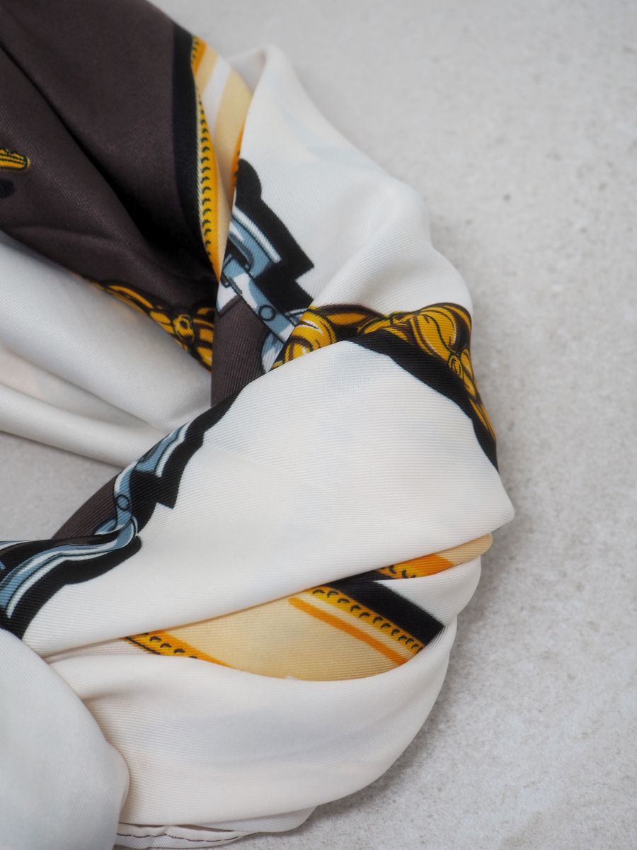 Stort skjerf i silkeblanding mørkebrun og off-white