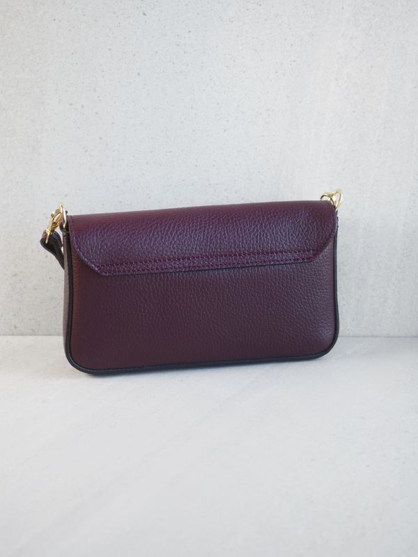 Konvolutt skinnclutch bordeaux