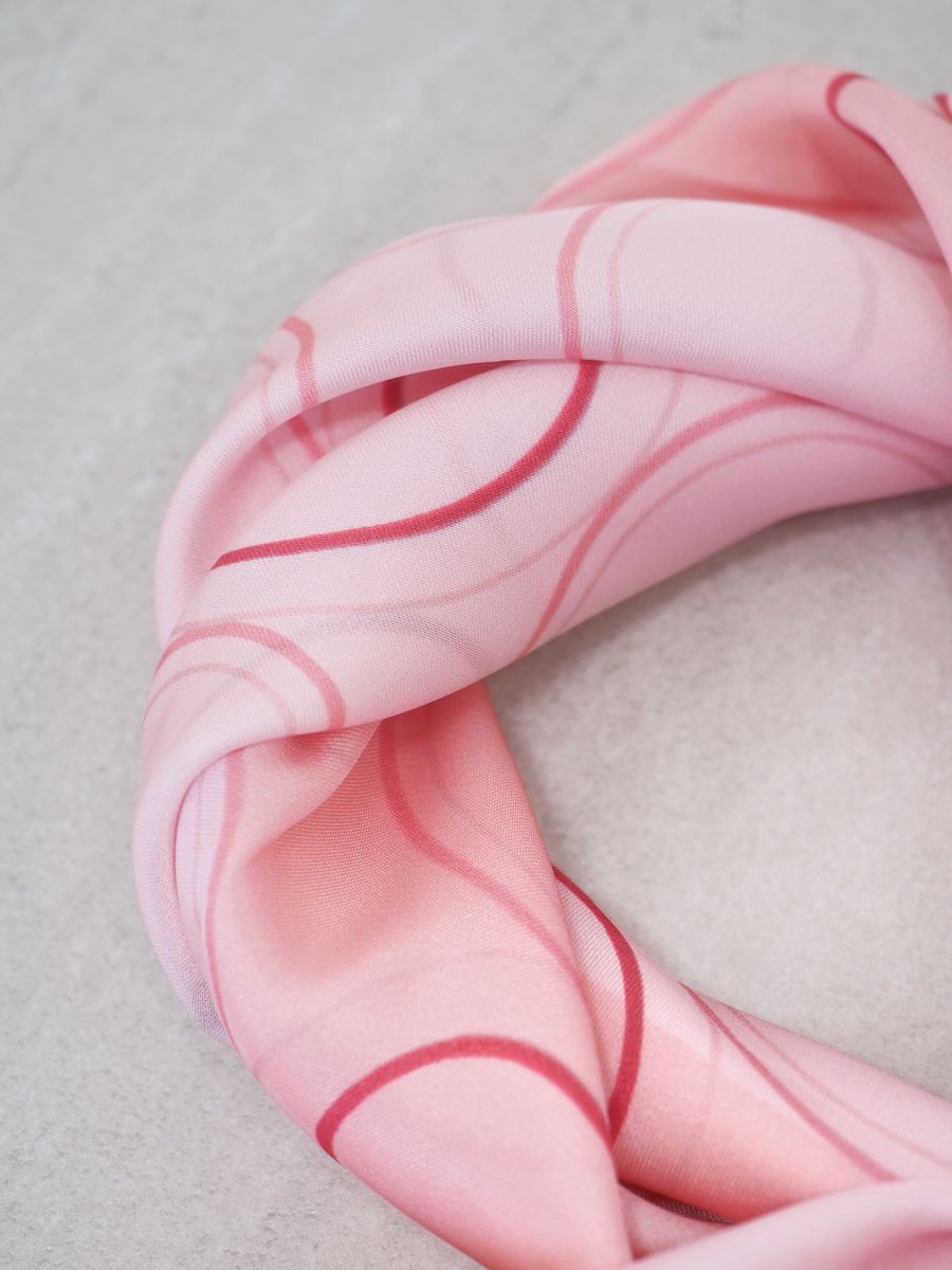 Satengskjerf lyserosa toner