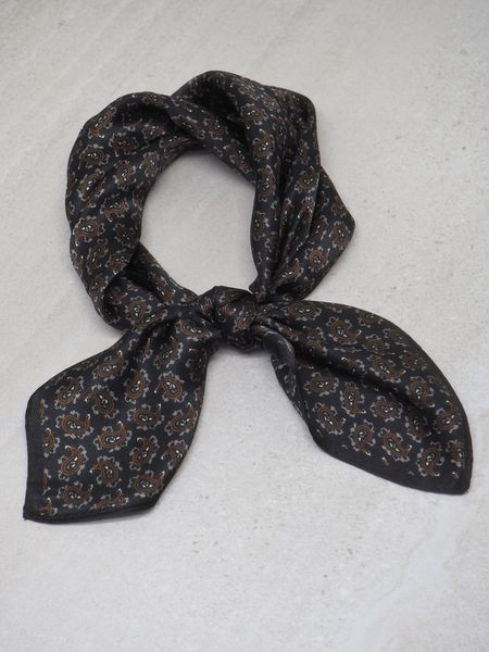 Hovedbilde 7DAYS silkeskjerf mini svart og brun