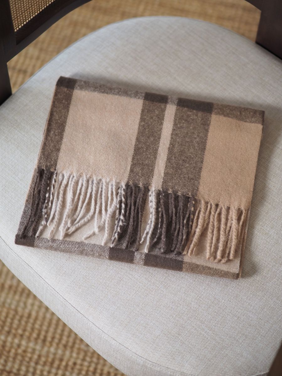 Check skjerf med frynser beige og brun