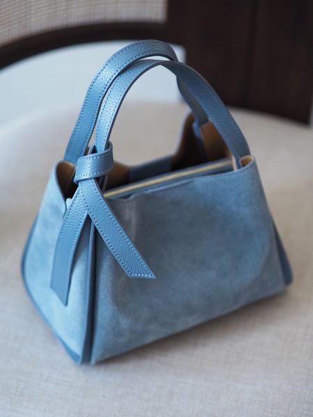 Hovedbilde Semsket skinnveske lyseblå