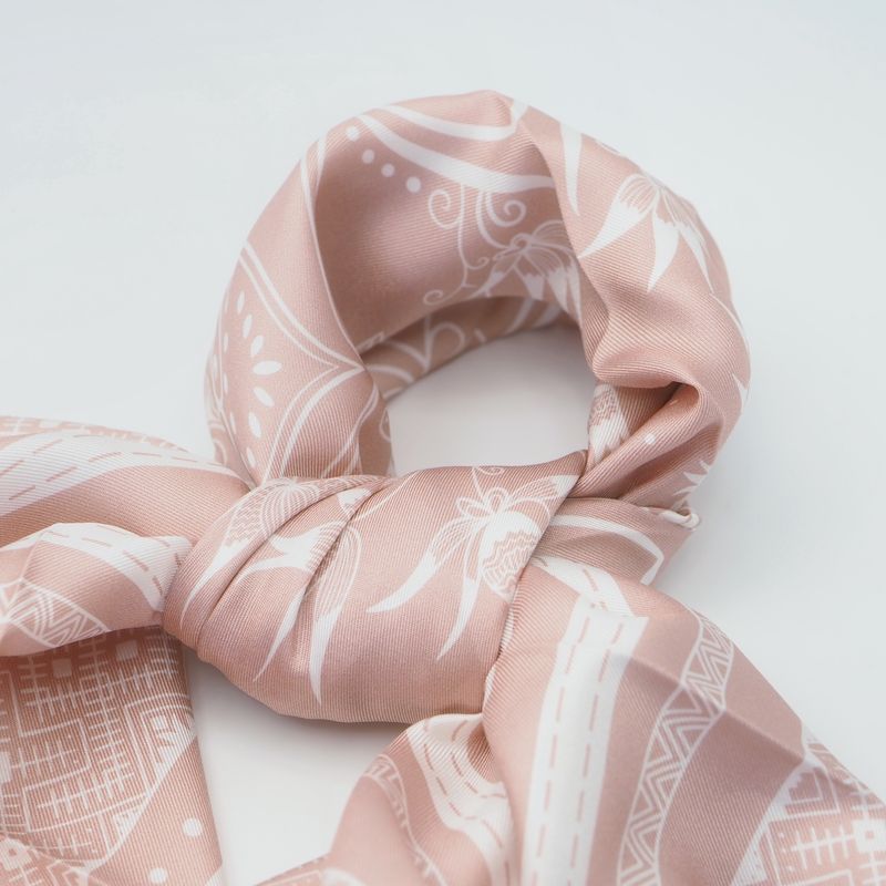 Silkeskjerf medium rosa og offwhite