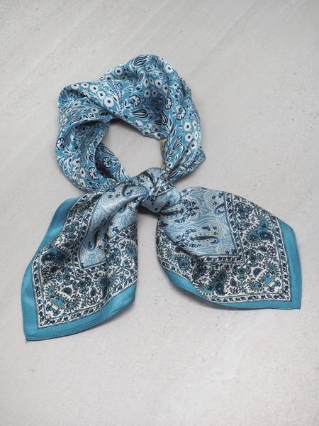 Hovedbilde Skjerf 100% silke lyseblå og beige