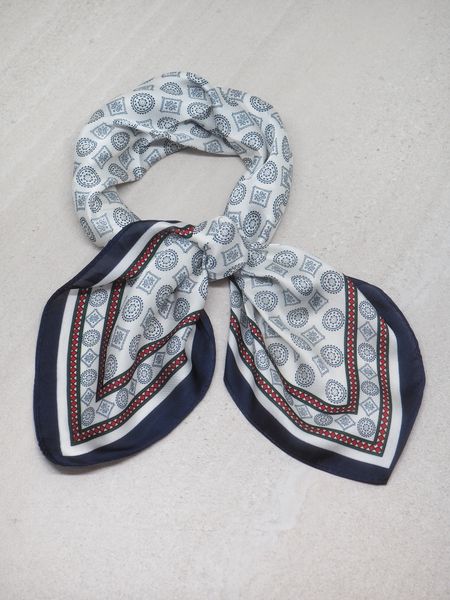 Hovedbilde Satengskjerf blåmønster 