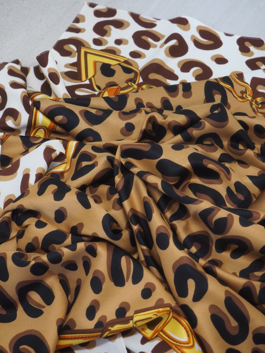 Stort skjerf i silkeblanding dyremønster bruntoner