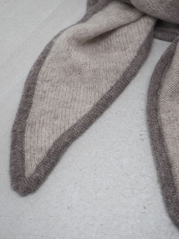 Trekantskjerf to-farget ullskjerf beige og brun
